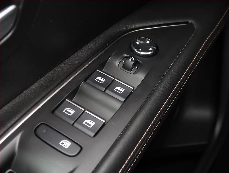 Peugeot 3008 (2022) GT 1.2 PureTech, Automat,Masáž - fotka 16 z 22