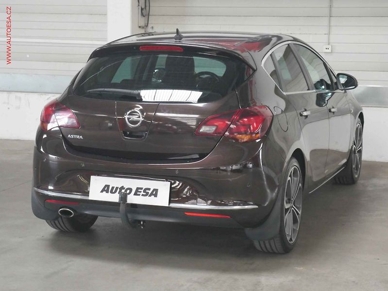 Opel Astra (2013) 1.6T, AT, park.čidla - fotka 6 z 20