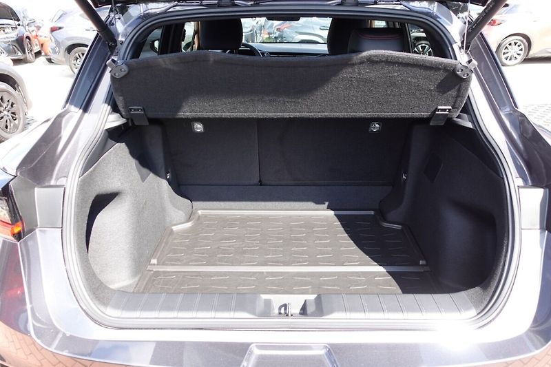 Lexus LBX 1,5 HEV Elegant Tech - fotka 15 z 35