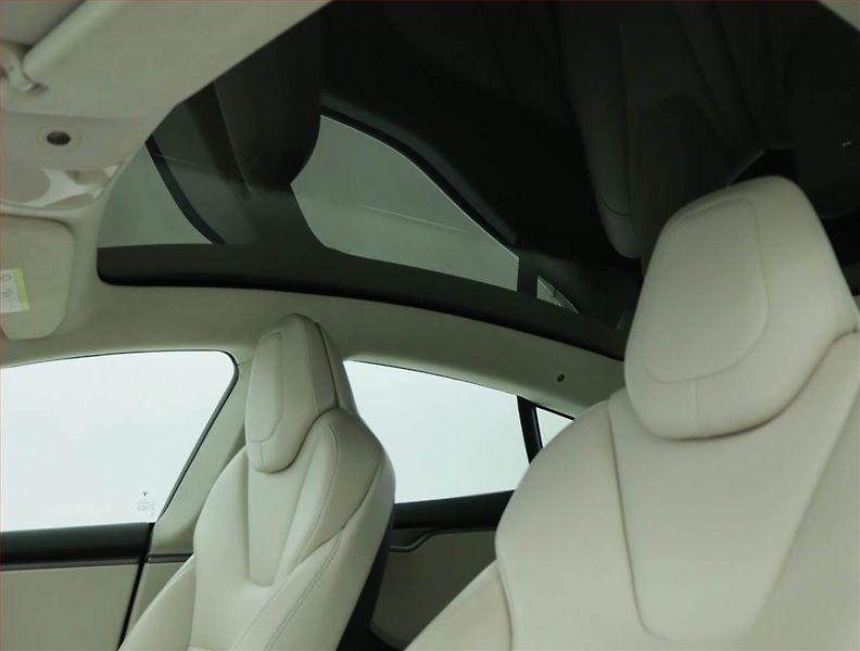 Tesla Model S (2019) 100D, SoH 88% - fotka 20 z 21