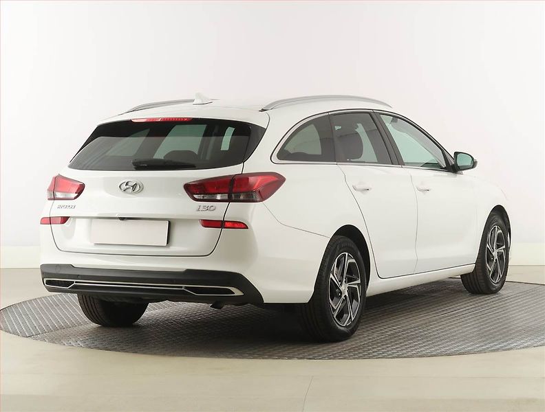 Hyundai i30 (2021) 1.6 CRDi, Automat, ČR,1.maj - fotka 5 z 21