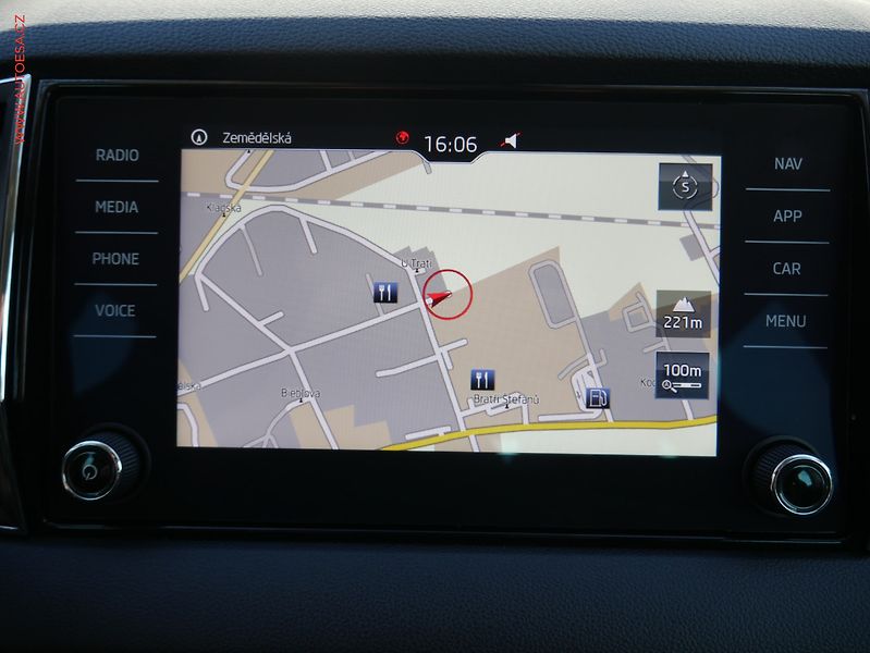 Škoda Karoq (2019) 1.5 TSi, DSG, LED, navi - fotka 13 z 19