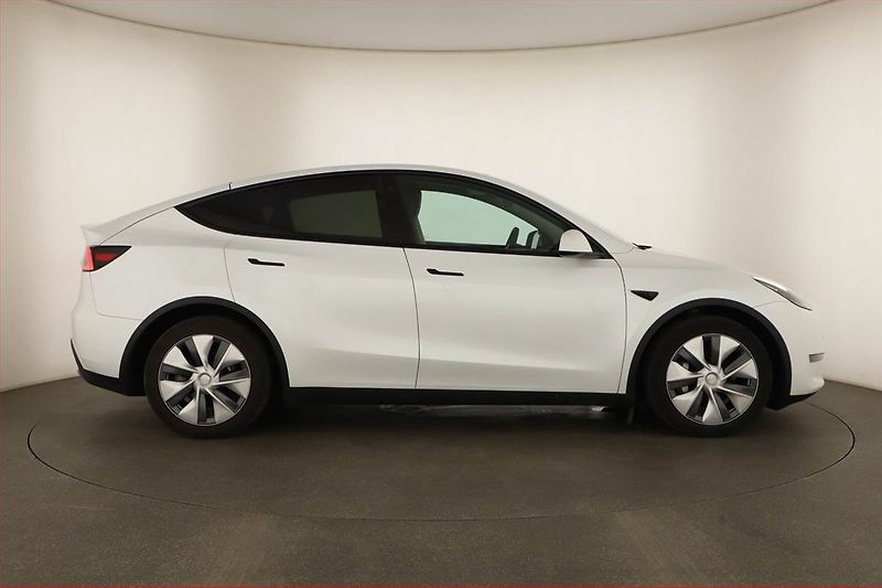 Tesla Model Y (2023) Long Range AWD 79kWh, SoH 92% - fotka 6 z 19