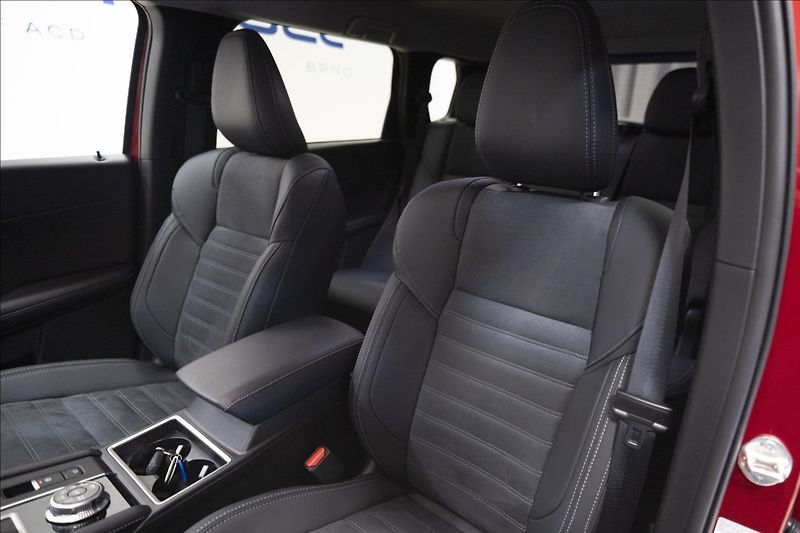 Mitsubishi Outlander 2,4 PHEV INVITE 1728 KM 2x ALU - fotka 39 z 44