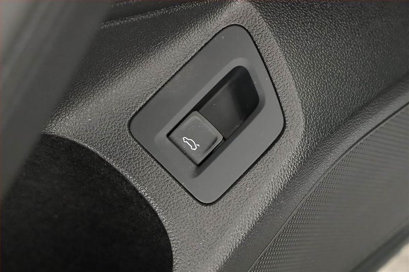 Volkswagen Passat (2019) 2.0 TSI - fotka 10 z 20