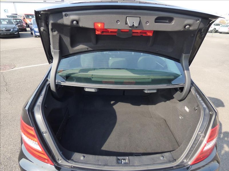 Mercedes-Benz Třídy C 2,2 CDI BlueEfficiency  180 CD - fotka 12 z 41