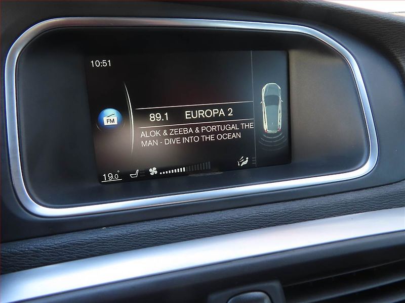 Volvo V40 (2016) 1.5 T2, Automat, Navi, Xenony - fotka 20 z 21