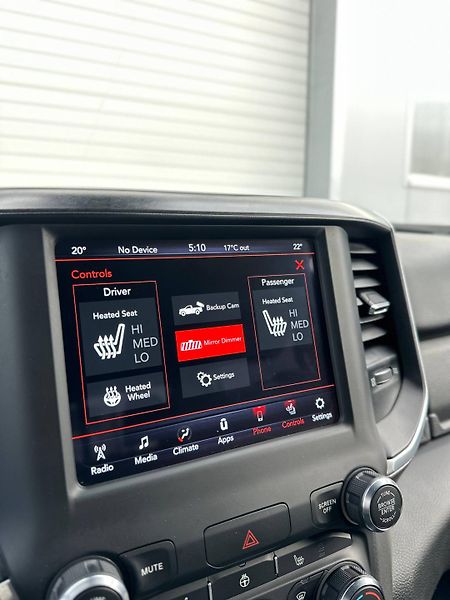 Dodge RAM (2021) 1500 BIG HORN 5.7 V8 HEMI 4x4 - fotka 27 z 31