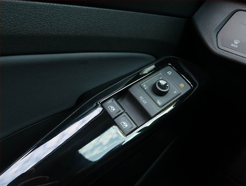Volkswagen ID.4 (2022) Pro Perf. (82 kWh), SoH 94% - fotka 21 z 23