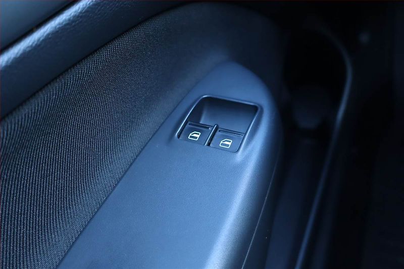 Škoda Octavia (2011) 1.6, Serv.kniha, Tempomat - fotka 16 z 19