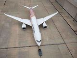Tesla Model X a Boeing 787-9 Dreamliner.