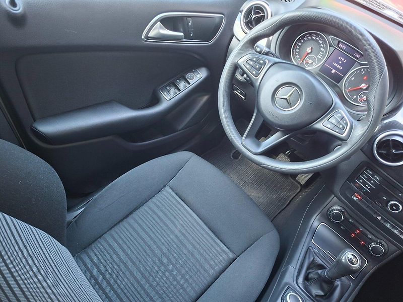 Mercedes-Benz Třídy B (2017) B 180D 80kW -S.KNIHA-SENZORY - fotka 12 z 49