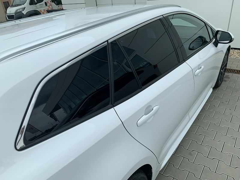 Toyota Corolla TS STYLE 1.8 HEV 103kW e-CVT - fotka 26 z 29