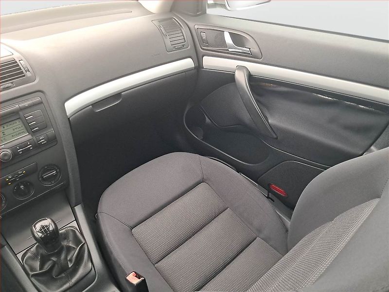 Škoda Octavia (2004) 1.6, nová STK, Tažné - fotka 8 z 17