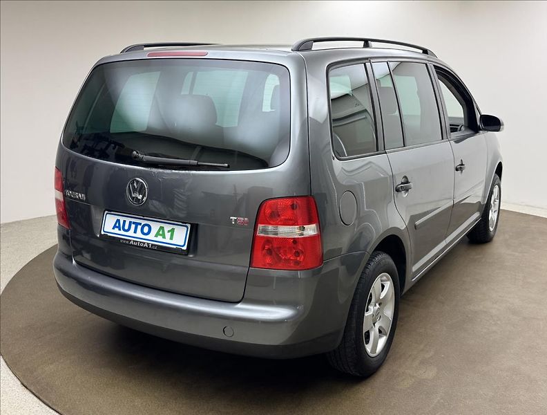 Volkswagen Touran 1,6 i 75kW AC NOVÉ PRAHY APOD. - fotka 4 z 29