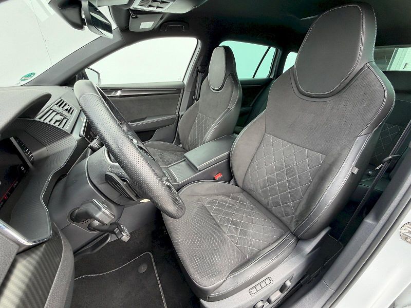 Škoda Superb (2024) Combi 2.0TSI 140kW DSG SportLi - fotka 6 z 35