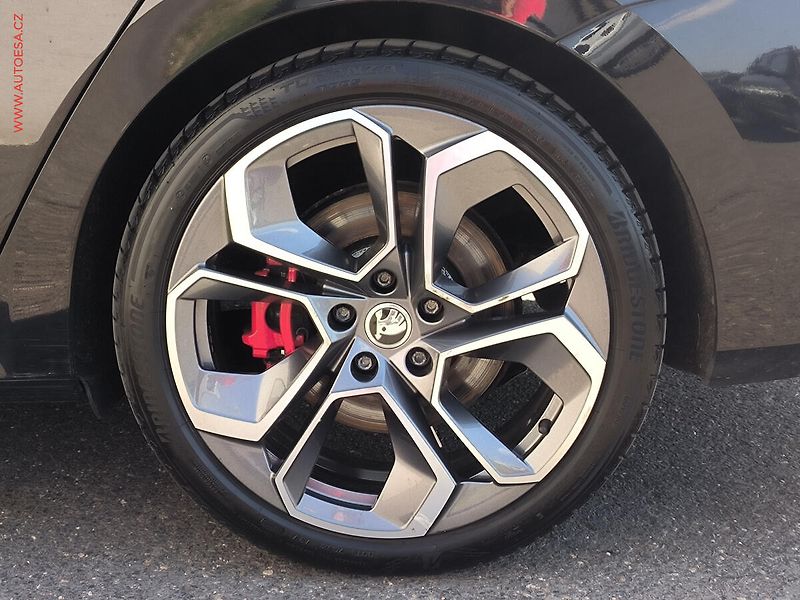 Škoda Octavia (2022) 2.0 TSi, RS, panor, Webasto - fotka 33 z 34