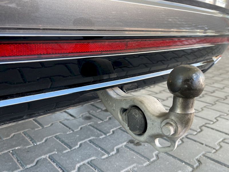 Volkswagen Touareg (2023) R-Line 3.0 TDI 210 kW V6 4Moti - fotka 33 z 35