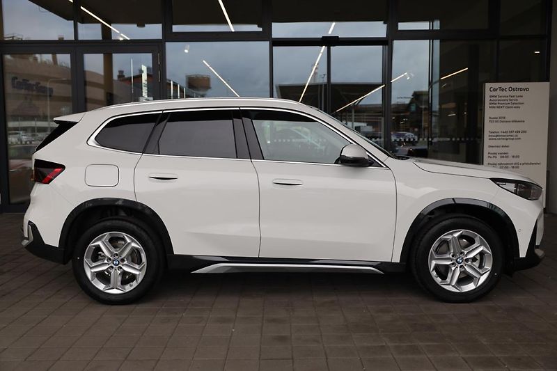 BMW X1 sDrive18i - fotka 4 z 17