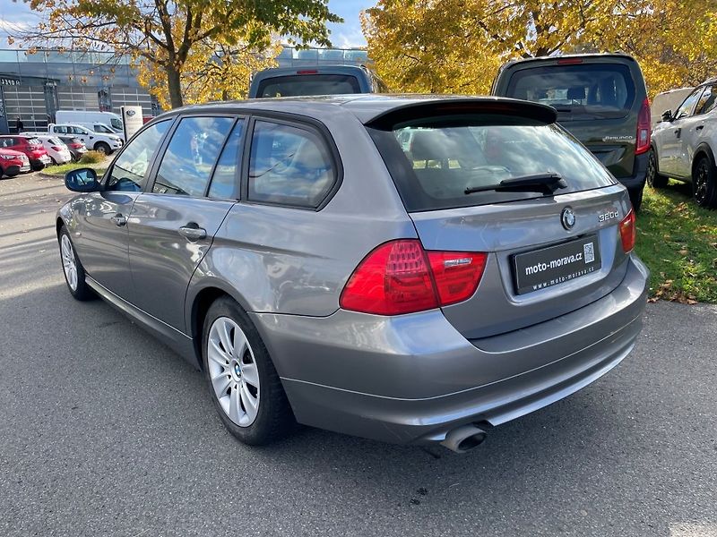 BMW Řada 3 320d Touring - fotka 3 z 30