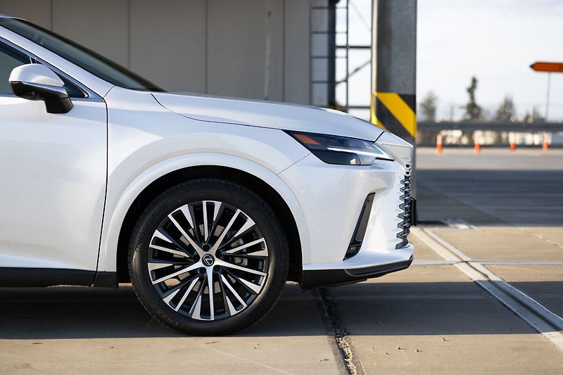 Lexus RX 450h plus 450H+ 2,5 PHEV EXECUTIVE PLUS - fotka 28 z 29