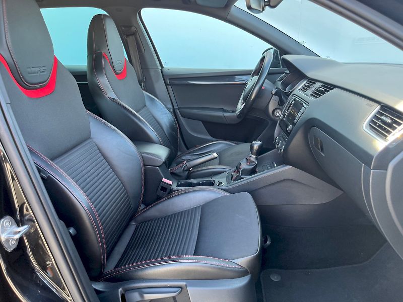 Škoda Octavia (2016) Combi 2.0 TDI RS - fotka 14 z 23