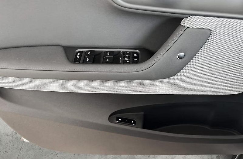 Polestar 2 LR AWD Pilot 360k BLIS Matrix - fotka 23 z 32