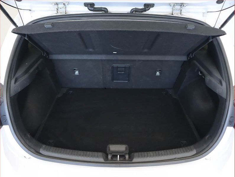 Hyundai i30 (2023) Family 1.5 DPI, Serv.kniha - fotka 14 z 19