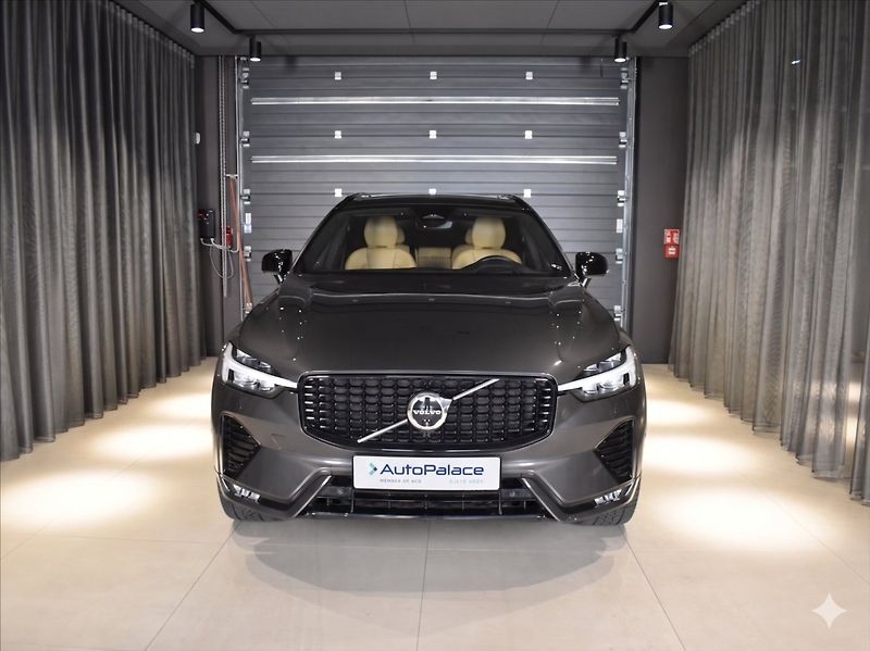 Volvo XC60 2,0 B4 AWD Ultimate tažné,pano - fotka 6 z 28