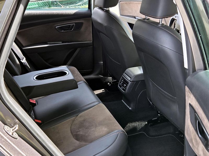 Seat Leon 2,0TDi xPERIENCE 4drive ROZVOD - fotka 24 z 51