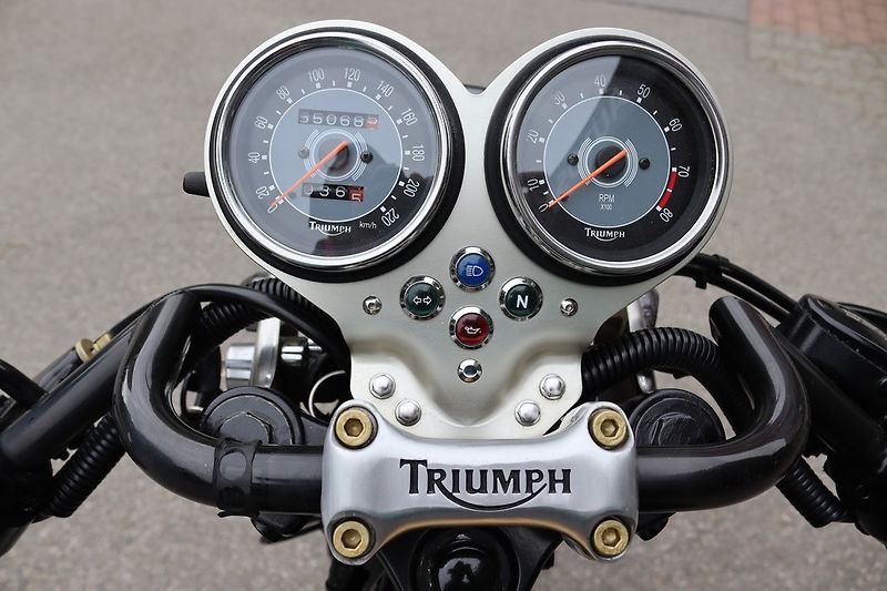 Triumph Bonneville (2001) BONNEVILLE 800 CAFÉ RACER - fotka 22 z 22