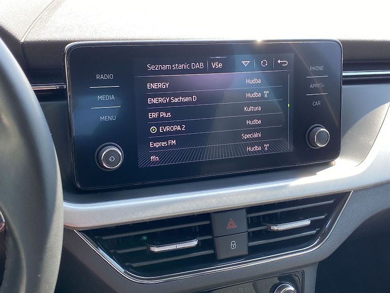 Škoda Kamiq (2022) 1.0 TSI DSG Ambition - fotka 19 z 31