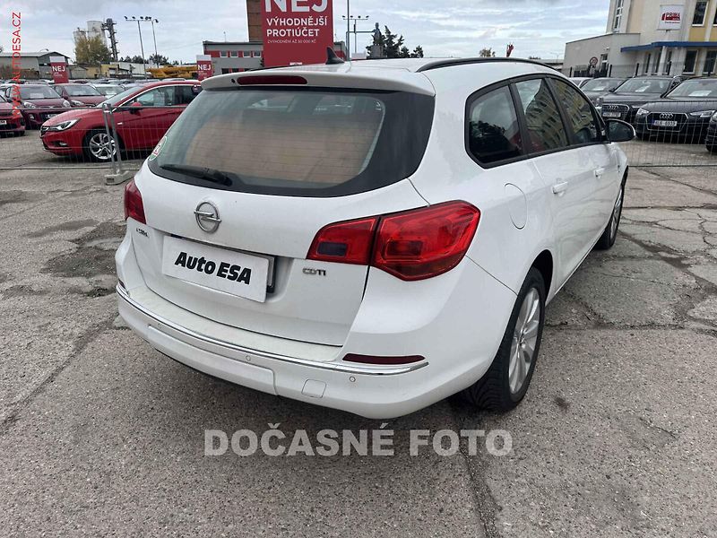 Opel Astra (2013) 1.7 CDTi, autoAC - fotka 2 z 3