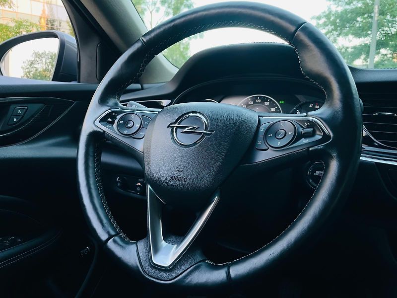 Opel Insignia 2.0CDTi MAN SERVISKA TAŽNÉ LED - fotka 25 z 55