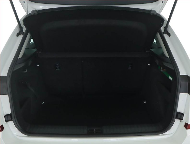 Škoda Kamiq (2023) Scoutline 1.0 TSI - fotka 13 z 15