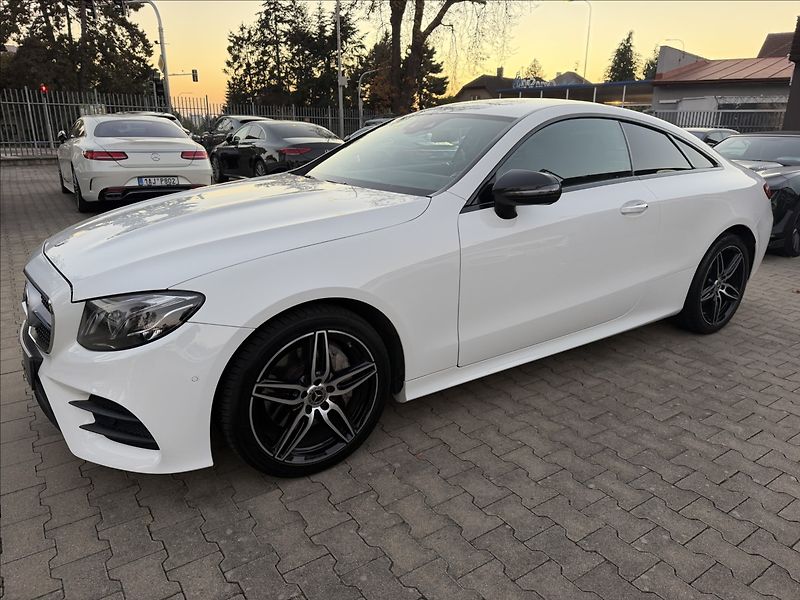 Mercedes-Benz Třídy E 220d AMG 4Matic - fotka 8 z 26