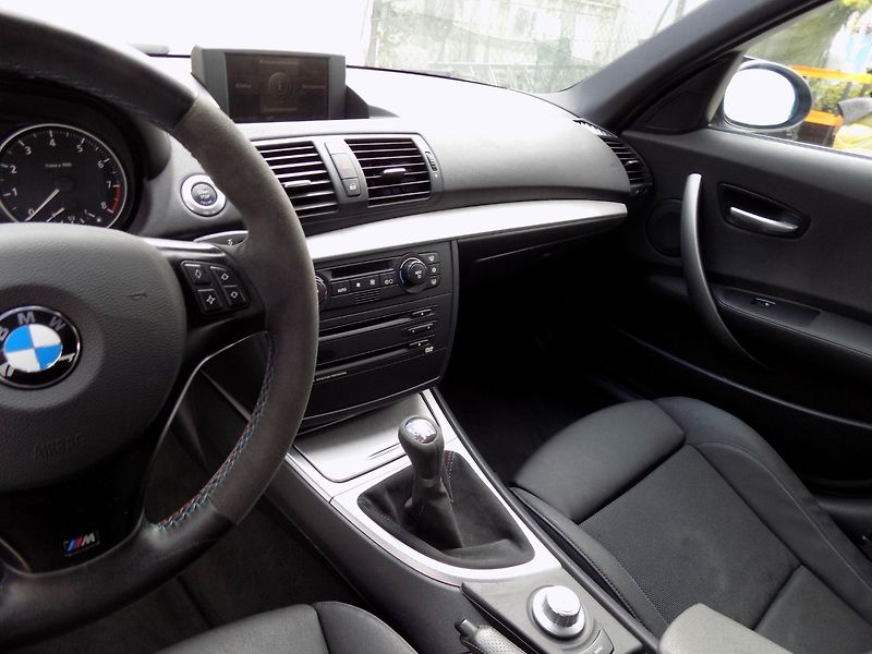 BMW Řada 1 (2006) 130i/M-Paket/NAVI/Bi-xenon/ - fotka 24 z 34