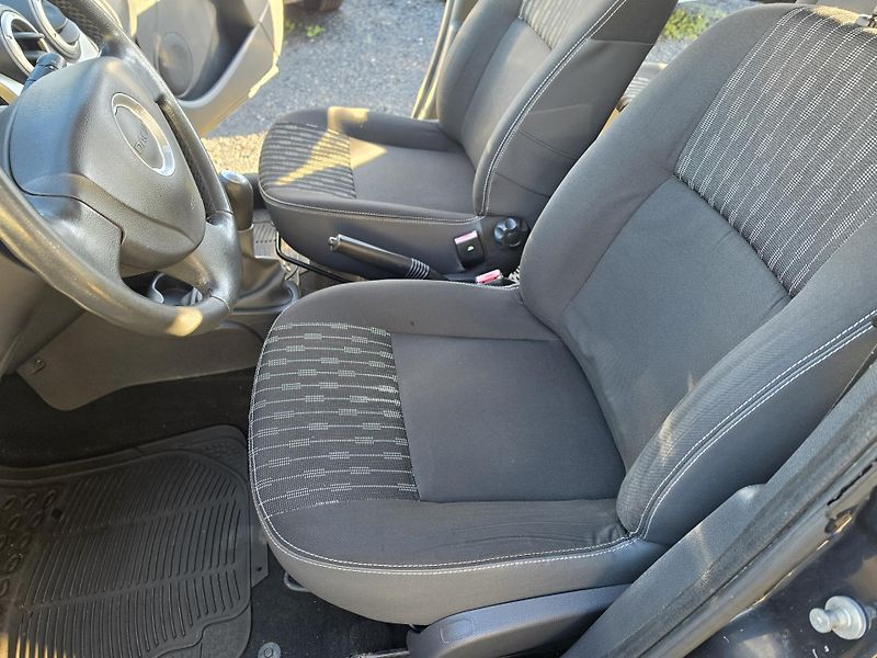 Dacia Logan 1.6 i 62kw Klimatizace  - fotka 16 z 21