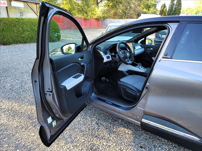 Renault Captur 1,6 E-Tech PHEV Intense - fotka 7 z 49
