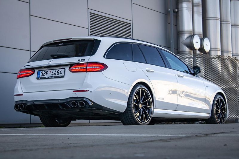 Mercedes-Benz Třídy E (2019) Mercedes-AMG 53 4MATIC+ A/T - fotka 28 z 50