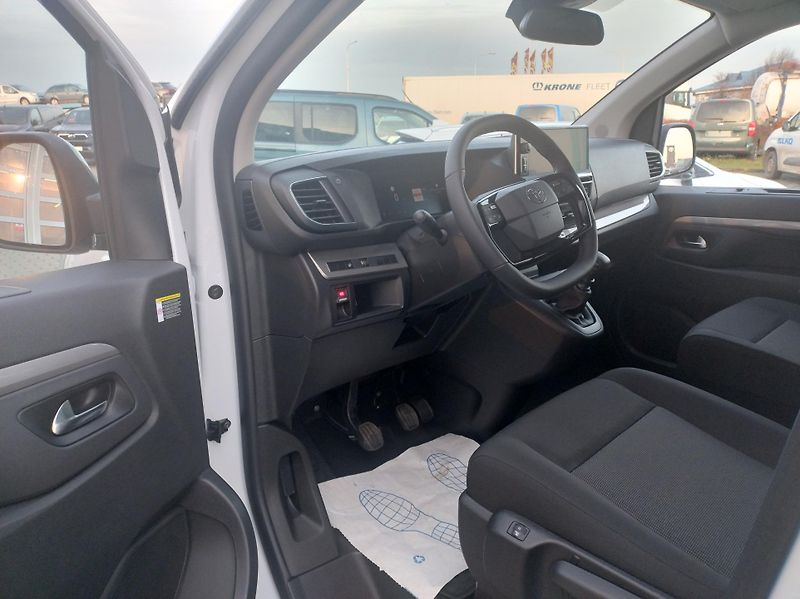 Toyota ProAce Verso (2025) 2.0 6M/T Business Comfort - fotka 10 z 13