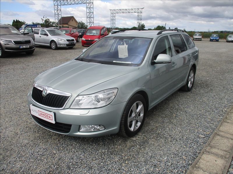 Škoda Octavia 1,4 TSI, klima,xenon,servis, - fotka 3 z 36