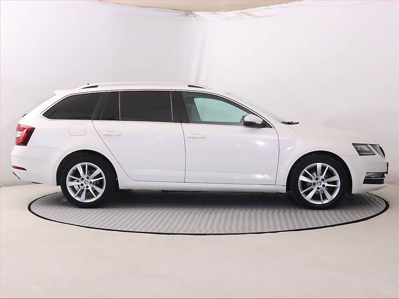 Škoda Octavia (2019) 1.6 TDI, Navi, Tempomat - fotka 6 z 21