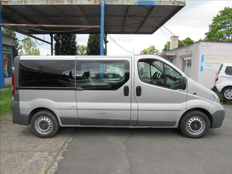 Opel Vivaro 2,0 CDTi 9 míst - fotka 8 z 27