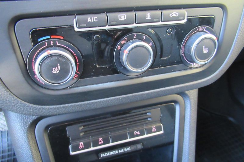Volkswagen Sharan 2.0 TDi  KLIMA WEBASTO TAŽNÉ - fotka 17 z 23