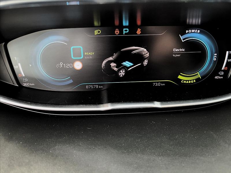 Peugeot 3008 1,6 JIŽ NENÍ K DISPOZICI - fotka 21 z 39