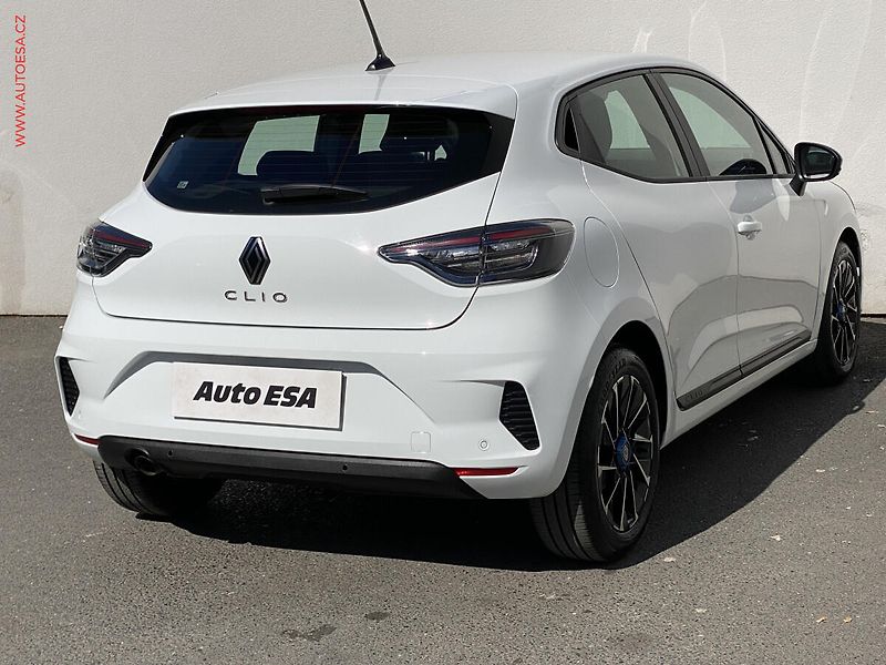 Renault Clio (2025) 1.0 TCe, 1.maj,ČR, AC, park - fotka 4 z 19