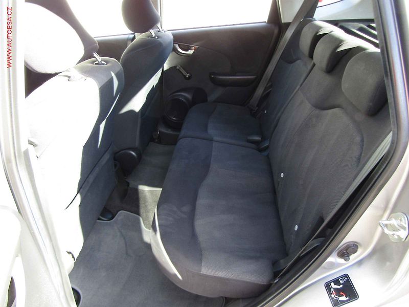 Honda Jazz (2011) 1.3i, ČR, Navi, AC - fotka 10 z 17