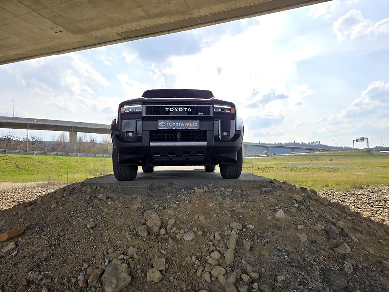 Toyota Land Cruiser 2.8-INVINCIBLE-ZÁRUKA-DPH - fotka 36 z 77