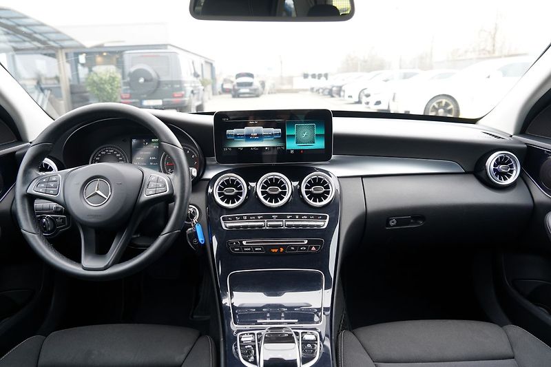Mercedes-Benz Třídy C C 350e Plug -in hybrid/280PS - fotka 23 z 40